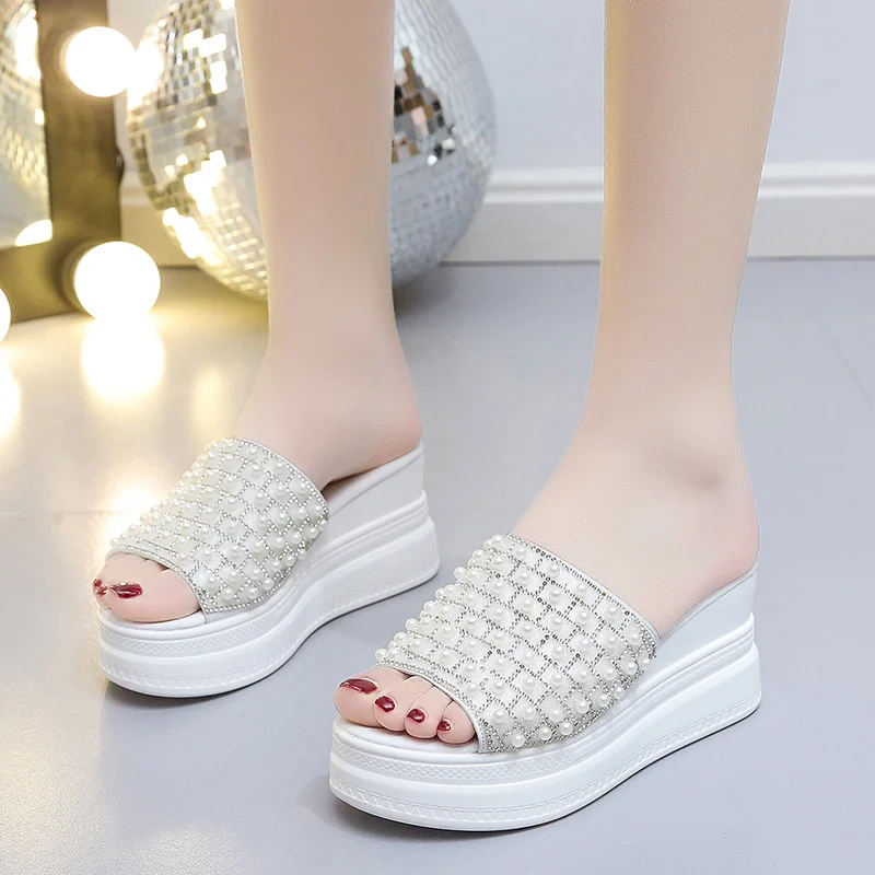 2024 New Summer Style Fashionable Comfortable and Versatile Casual Sandals Enhanced Pearl Wear-resistant Thick-soled Slippers