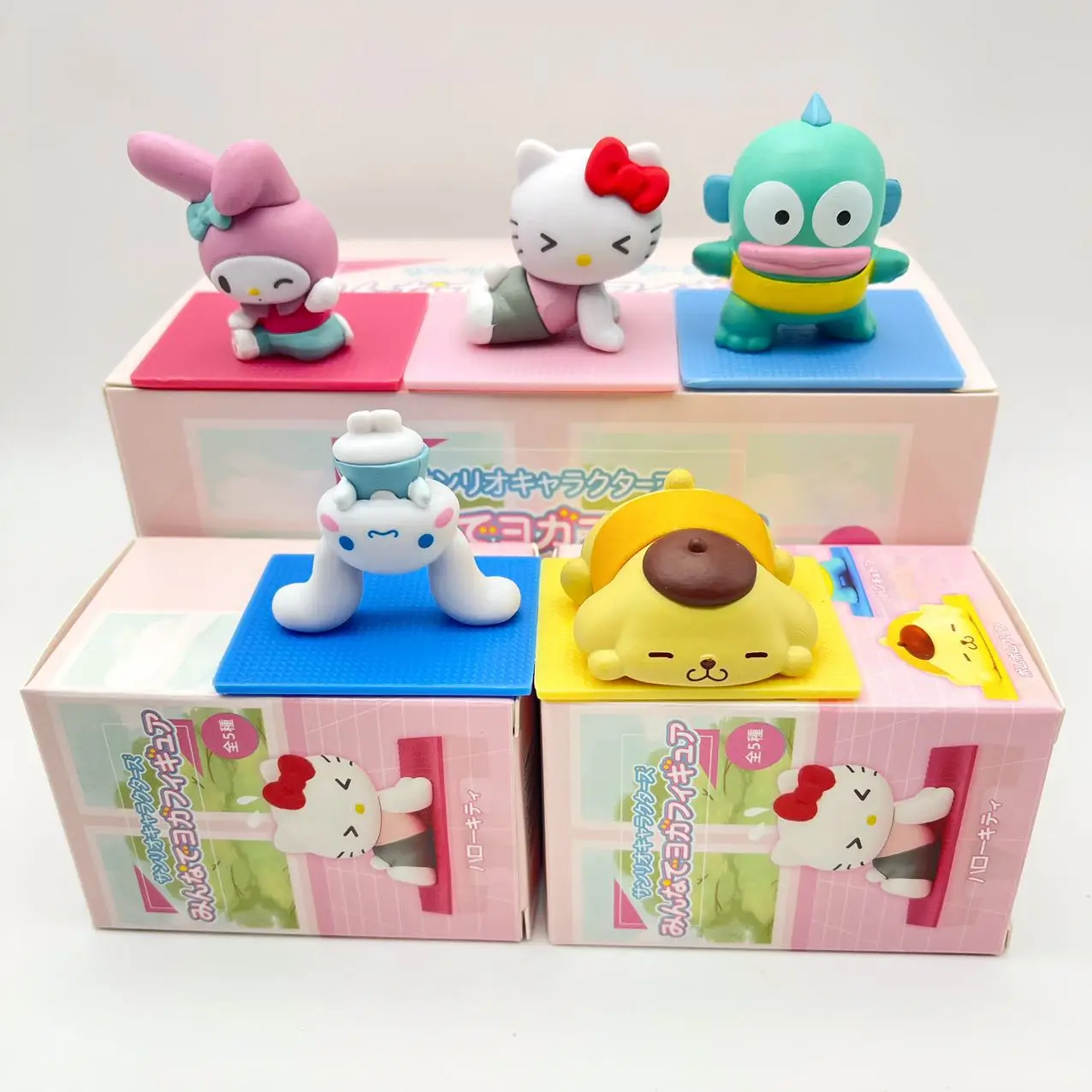 Estatueta de anime de caixa cega da série Hello Kitty Yoga Hanton ‌ Pompompurin ‌ Cinnamoroll ‌ Cinnamoroll Figuras Decoração Modelo Brinquedos Presente