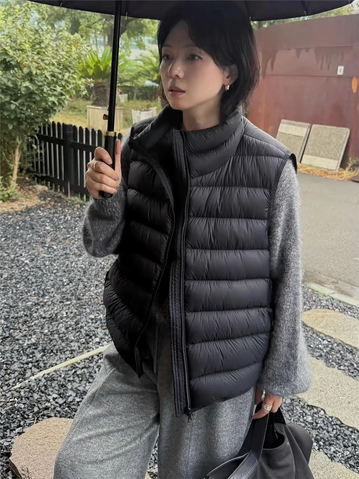 

Черный женский пуховый жилет с воротником-стойкой, осенне-зимний, теплый, элегантный, на молнии, однотонный, модный