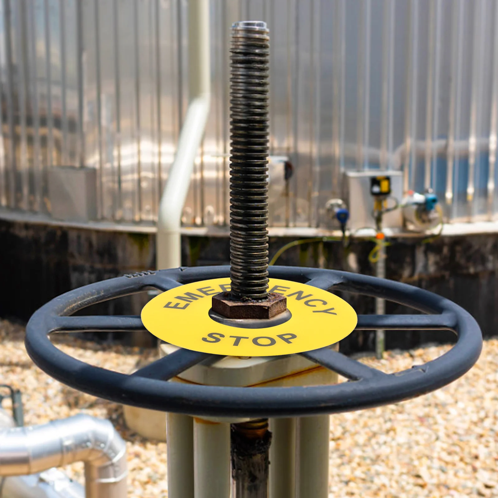 Рисунок 4 - этикетки с кнопками аварийной остановки