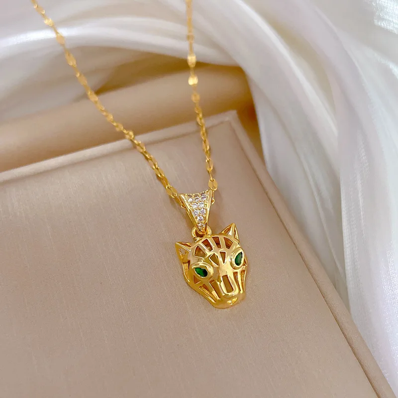 Exquisite, Fashionable and Luxurious Diamond-filled Leopard Head Pendant Necklace, The First Choice Gift for Family and Friends