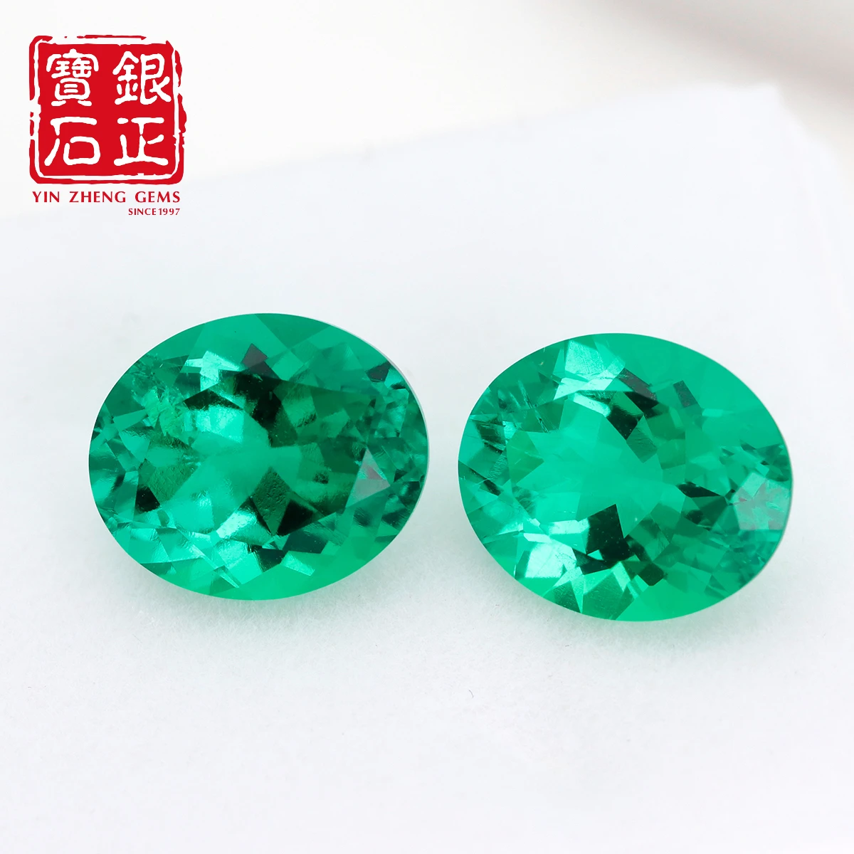 YinZheng Pietra sciolta Smeraldo colombiano Esmeraldo idrotermale da laboratorio ovale con certificati può essere fornito Smeraldo colombiano da laboratorio