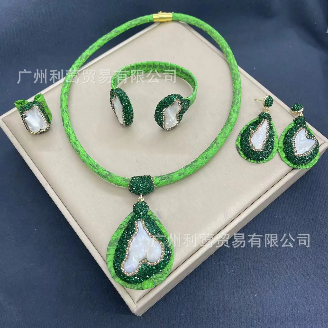 

Natural snakeskin four sets of ethnic personality real pearl inlaid crystal banquet jewelry necklace earrings, ring bracelet