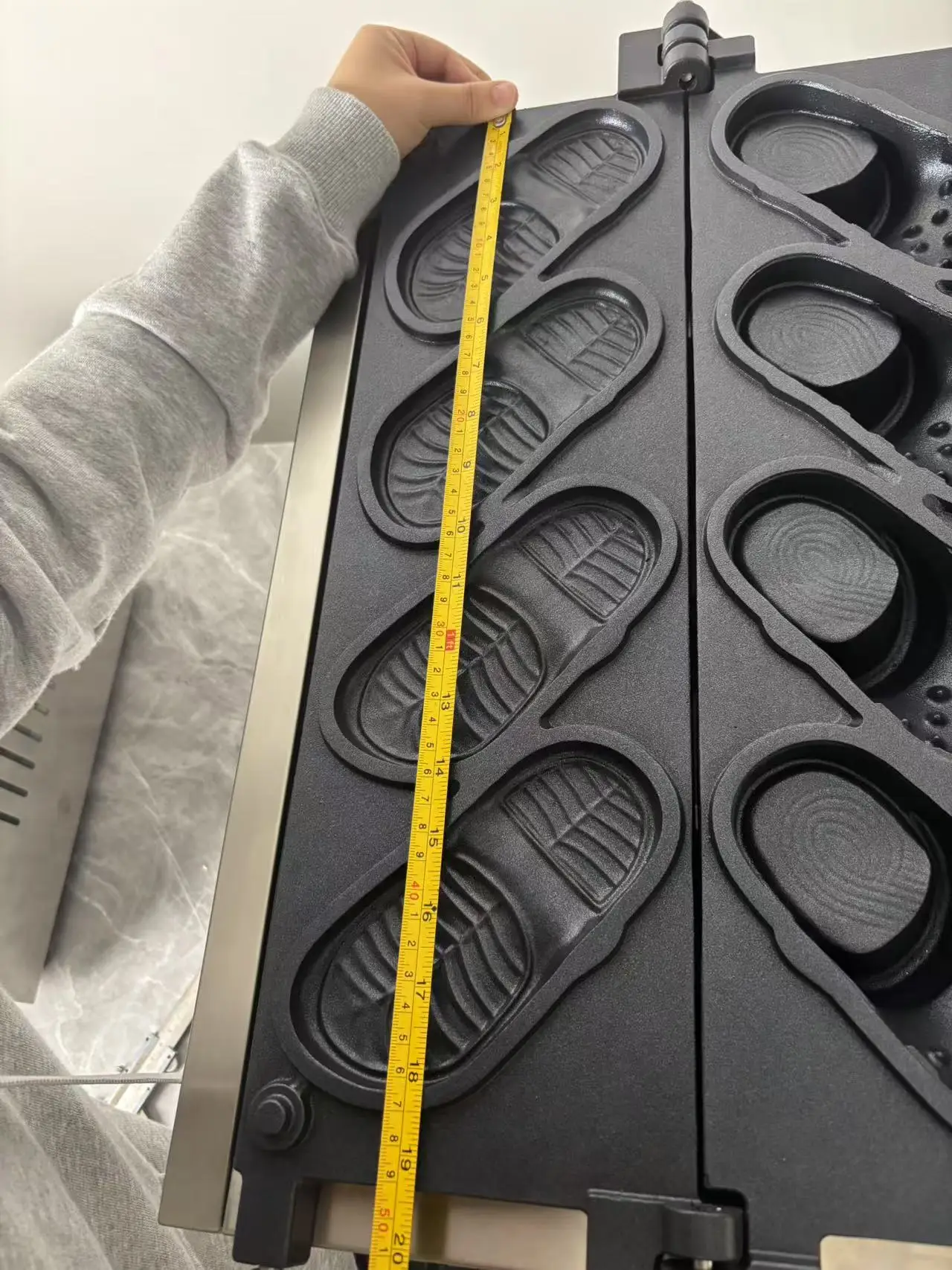 Electric Shoes Shape Waffle Making Machine Non-stick Coating 4pcs Shoe Shaped Bread Maker Baker Commercial