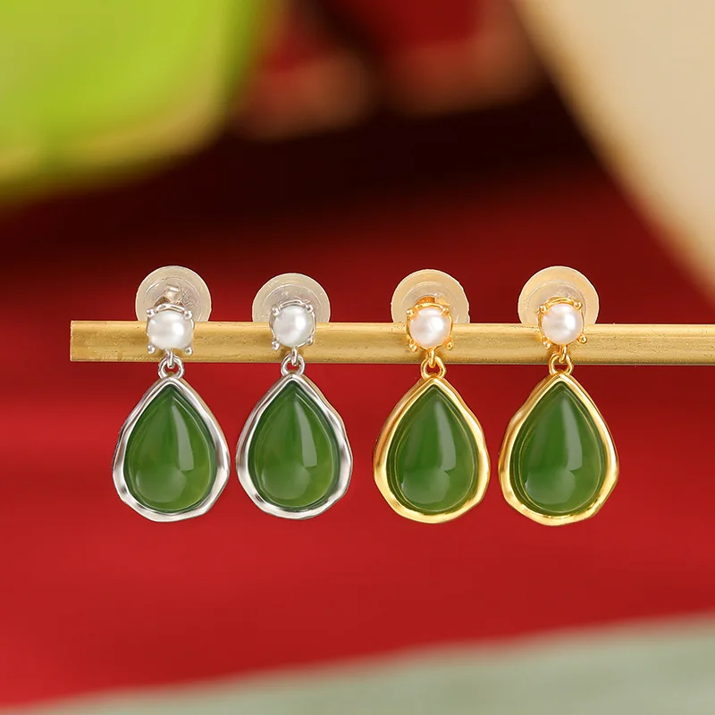 pendientes-elegantes-de-plata-vintage-con-perlas-jade-verde-hetian-y-chapado-en-oro-de-plata-s925