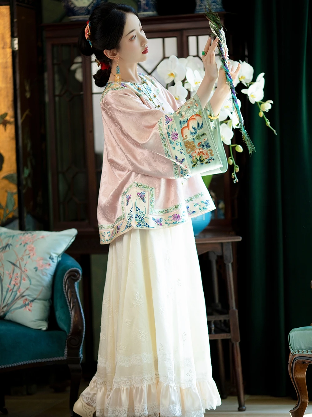 

Оригинальный дизайн, вышитая кружевная юбка в стиле ретро, китайский бренд Cheng Fengxu, материал — шелк, осенняя коллекция