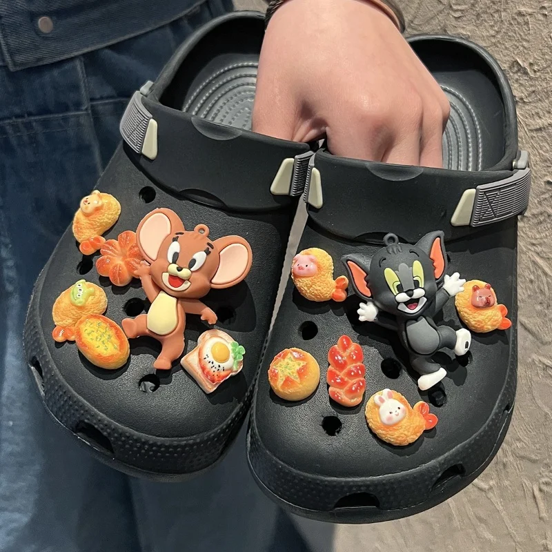 Miniso Cartoon Tom And Jerry Series Shoes Charms 3D Stereoscopic Diy Children'S Sandals Decoration For Christmas Party Gifts