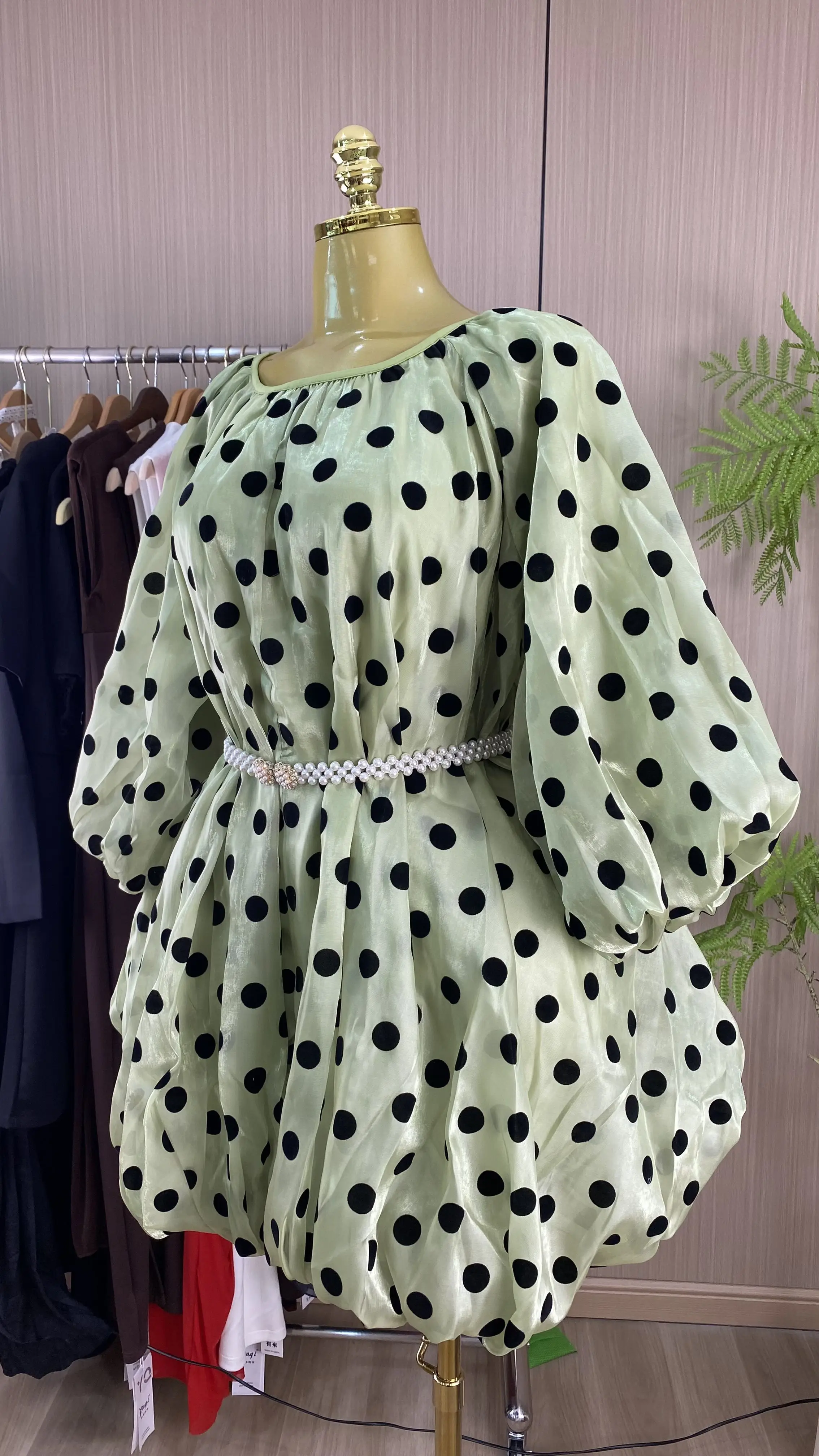 Midi-length digital-print Islamic abaya with polka dots and lantern sleeves.-GZXX940
