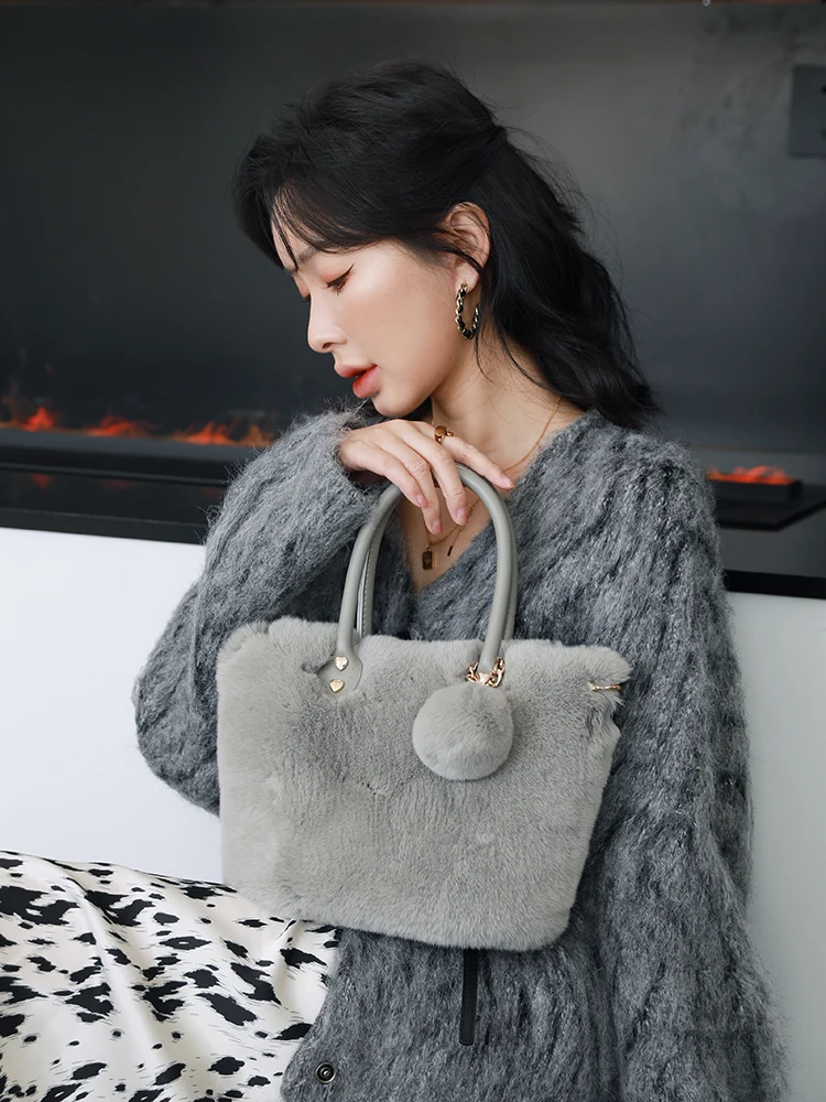 

2023 New Rex Rabbit Fur Grass Cute Ball Tote Bag Plush Handheld Women's Bag One Shoulder Crossbody Autumn and Winter Fashion Bag