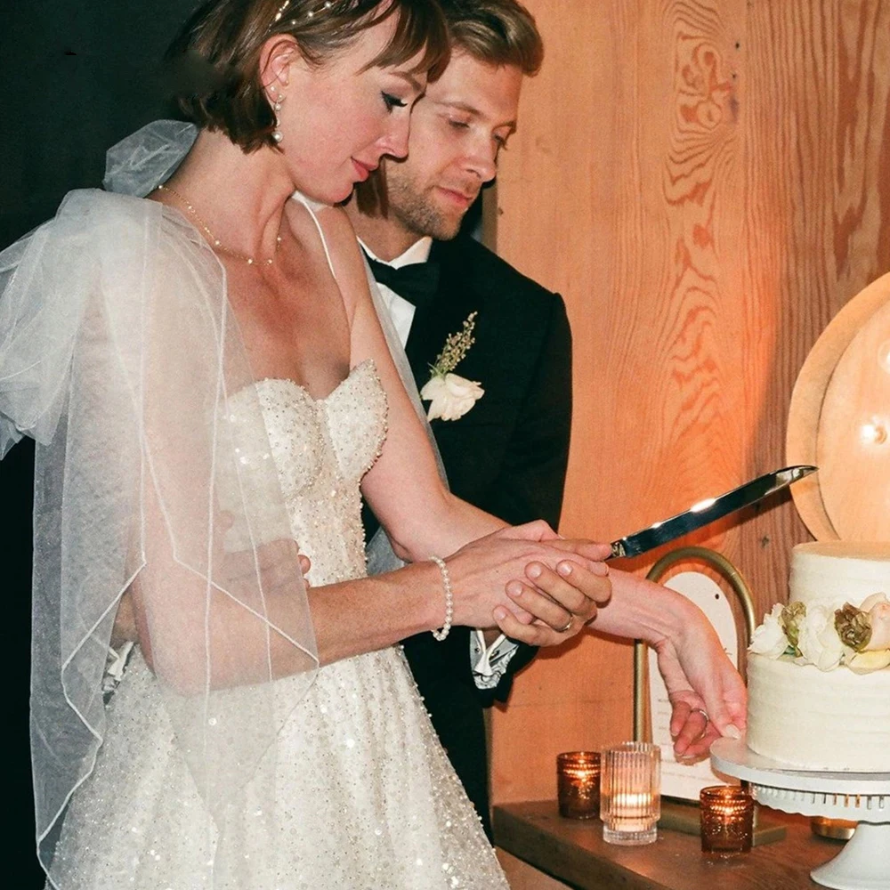 Mini robe de mariée dos nu à bretelles spaghetti A-ligne, au-dessus du genou, robe de Rhadaptée à la mariée, fête de demoiselle d'honneur