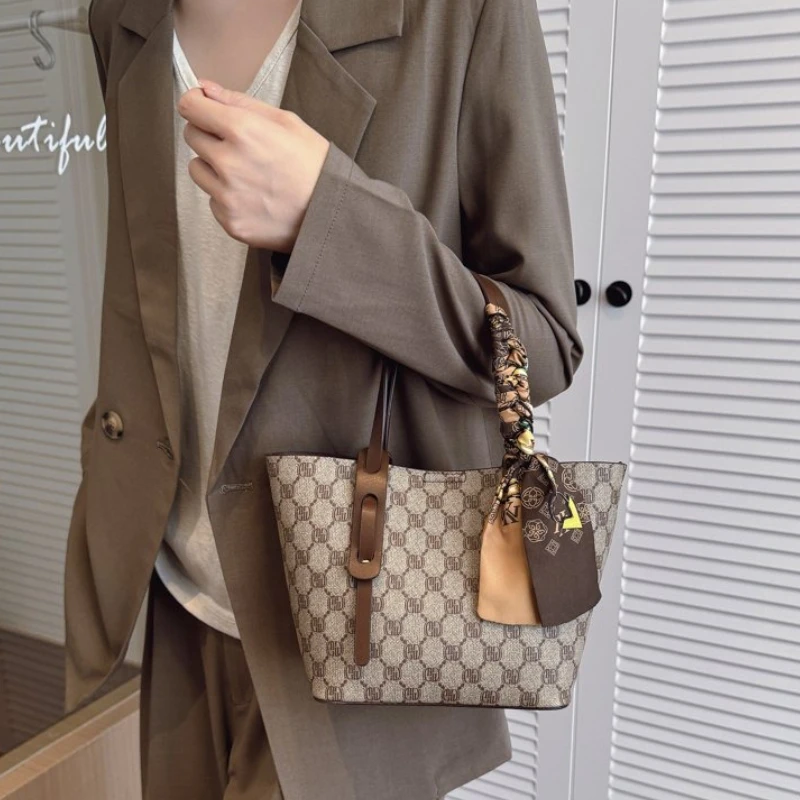 

Spacious Tote bag 2025 new model versatile crossbody design perfect for working women with adjustable strap and retro look