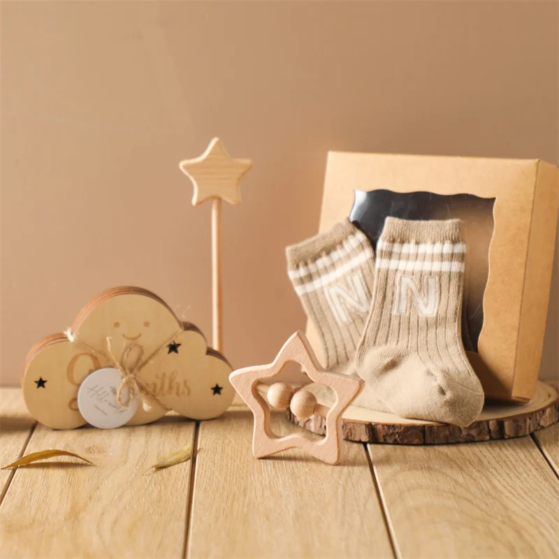 Baby Wooden Milestone Cards Photography Props Accessories Beech Wooden Rattle Toys Star Moon Stick Teether Newborn Chew Toys