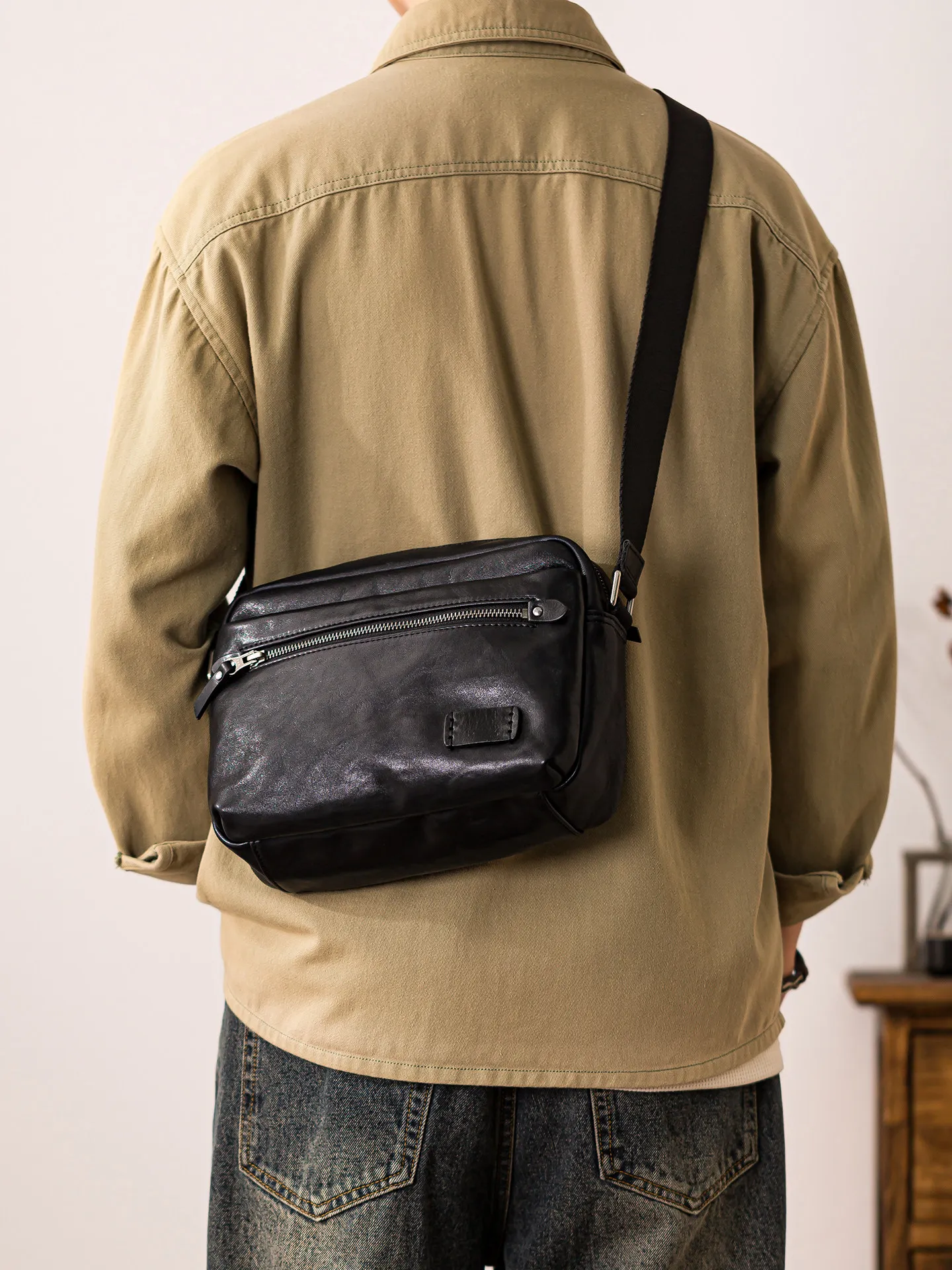 

Модная высококачественная мужская черная сумка через плечо из натуральной кожи, повседневная, для активного отдыха, роскошная, из натуральной кожи.