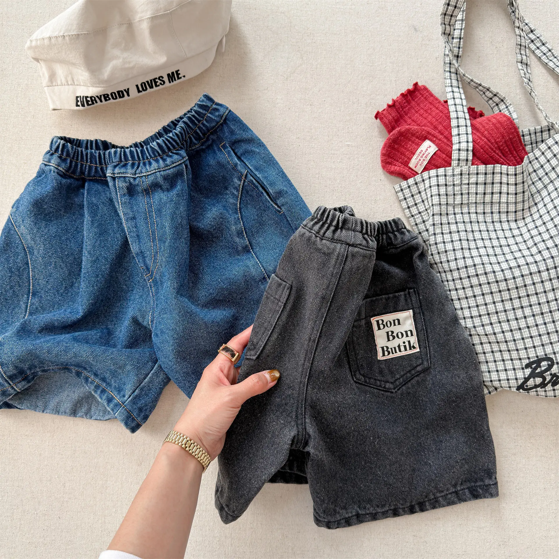 

2026 Summer New Children Denim Shorts Fashion Versatile Boys Jeans Baby Girls Letter Patch Loose Shorts Kids Casual Pants