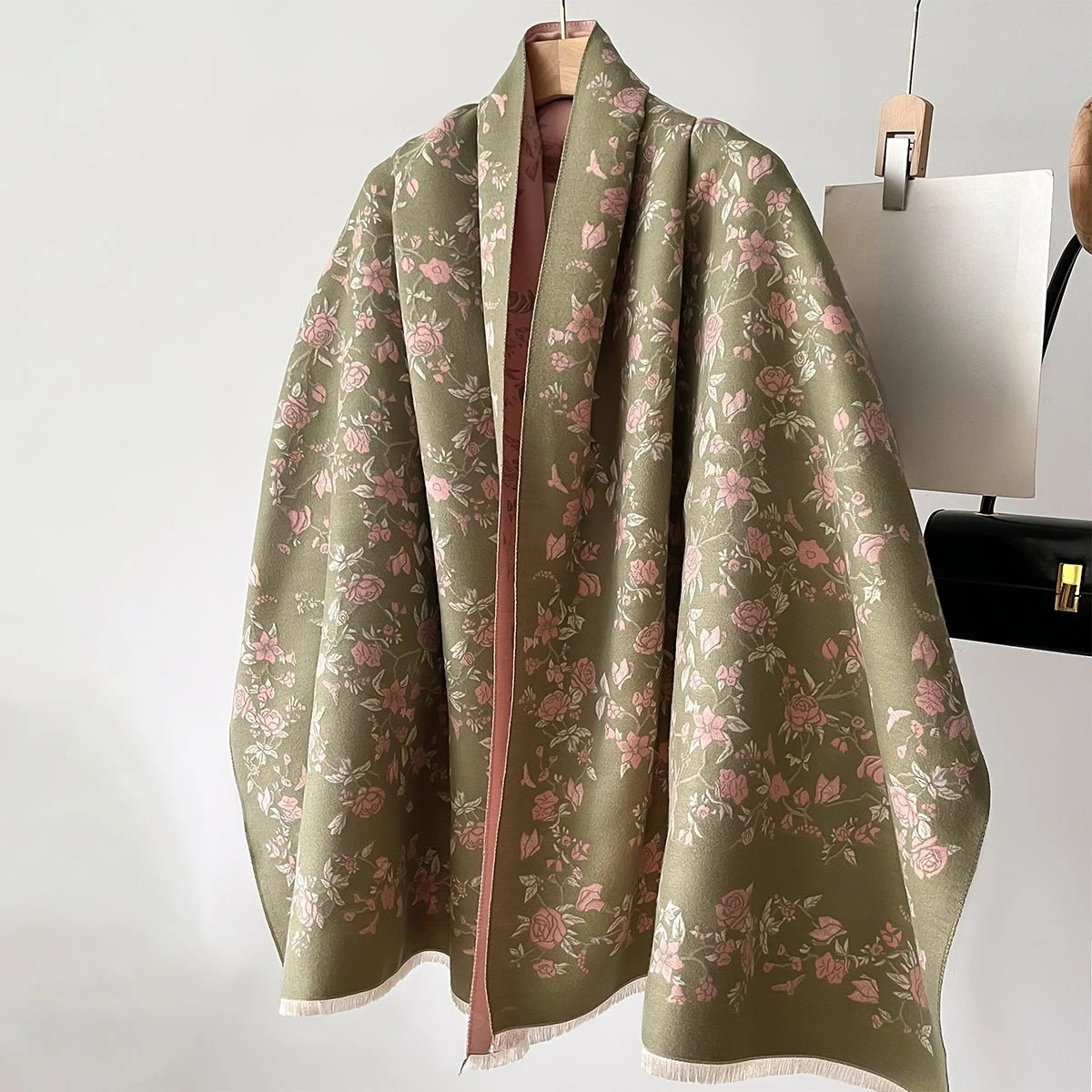 

Зимний теплый шарф для женщин, элегантный утолщенный шаль из пашмины с кисточками и цветочным принтом из искусственного кашемира, осеннее одеяло для повседневной носки