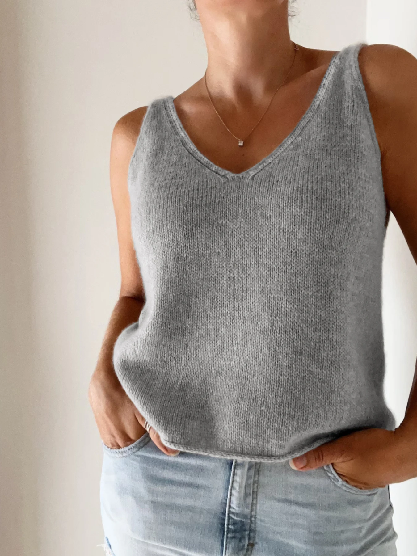 Knitting Vintage Tank Top V-Neck Sleeveless Aesthetic Loose Summer Clothes For Women Solid Basic Elegant Women\'s clothing