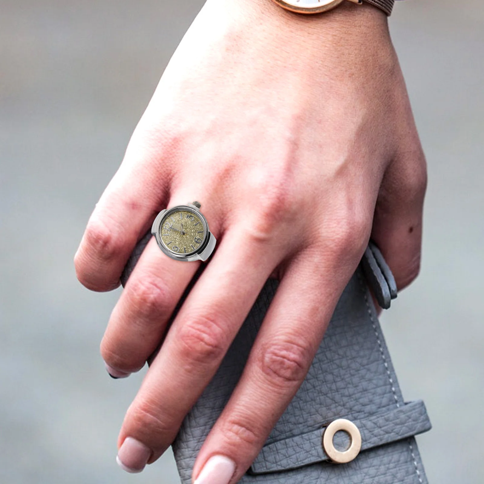 

1 Piece Digital Watch Finger Ring Watch for Women Men Modern Stylish Mini Round Alloy Decorative Accessory Casual Party Wear