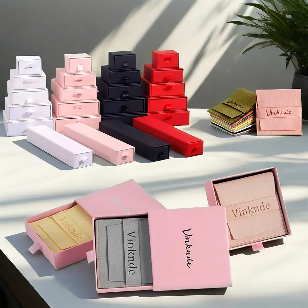 

50 комплектов, упаковочная коробка для ювелирных изделий, ожерелья и сережек с бархатным конвертом из микрофибры, ящик из крафт-бумаги, подарочная сумка