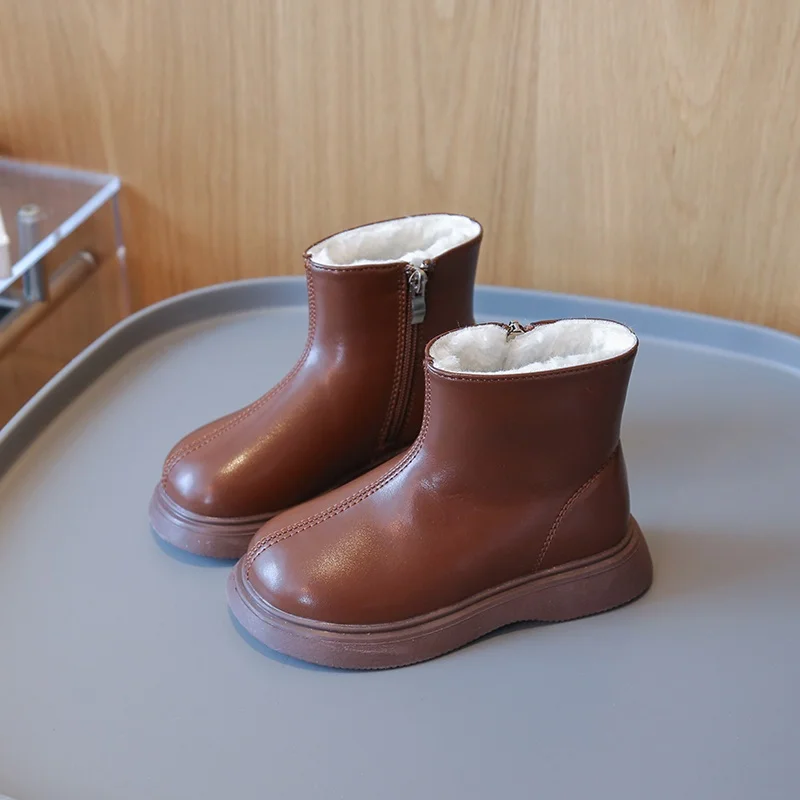 2025 شتاء جديد كعب خشن مريح أحذية الأطفال غير رسمية عصرية مثير أنيقة مأدبة الأميرة أحذية بوت قصيرة مع المخمل