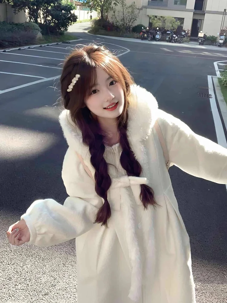 

Новое женское зимнее шерстяное пальто средней длины, милое, пушистое, молочно-белое, свободного кроя, в стиле слэш, для колледжа, длинное, шерстяное, в стиле слэш