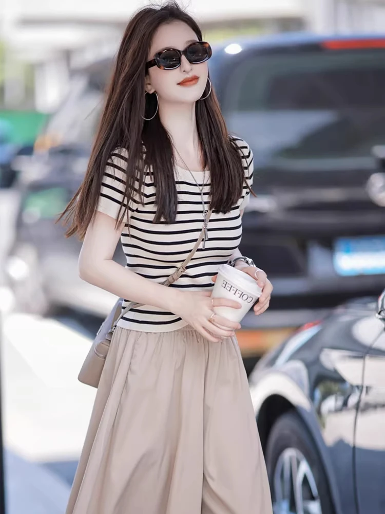 Conjunto de Dos Piezas de Verano, Top Casual a Rayas y Pantalones Anchos, Estilo Hong Kong, Elegante y Atemporal para Mujer, Marca JackOrdle