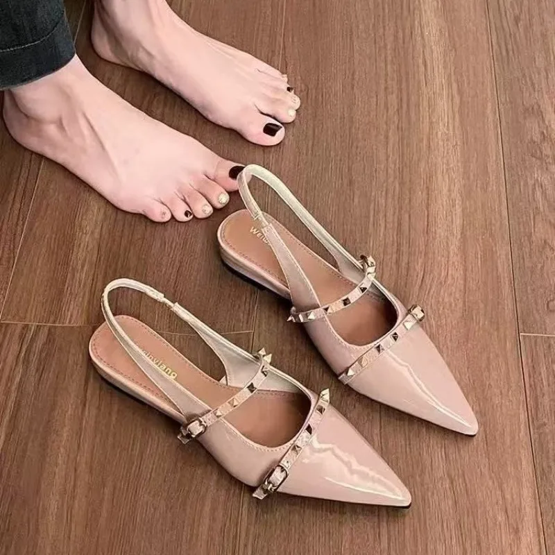 

Rivet Wrapped Toe Sandals Women Summer Wear Pointed Toe Shallow Mouth One Strap Soft Sole Flat Plus Size Shoes