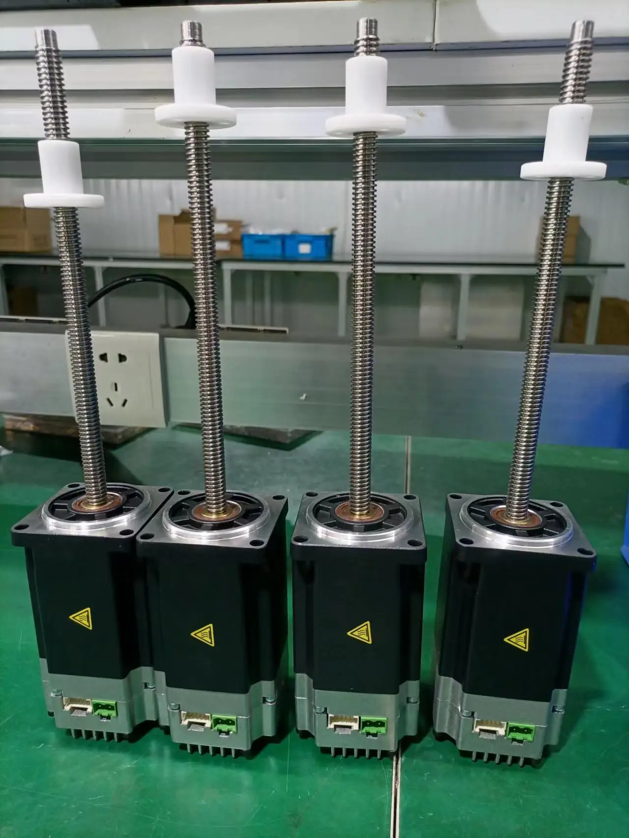 Siheng sihong motor factory CE german quality 60mm 0.64nm 200W DC Servo Motor 24Vdc integrated motor driver
