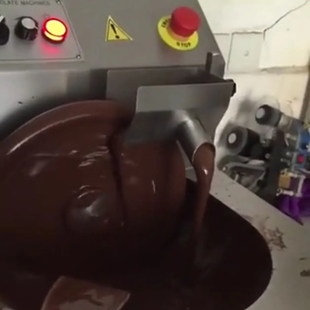 

Multifunctional Table Top Chocolate Tempering Tank Electric Chocolate Heating Machine Chocolate Melting Machine