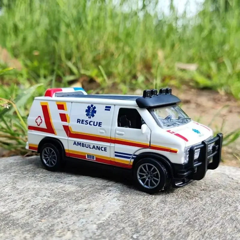 1:32 Simulation Ambulance Model Alloy Pull Back Die-casting Car Toy Police Special Car Children's Toy Gift