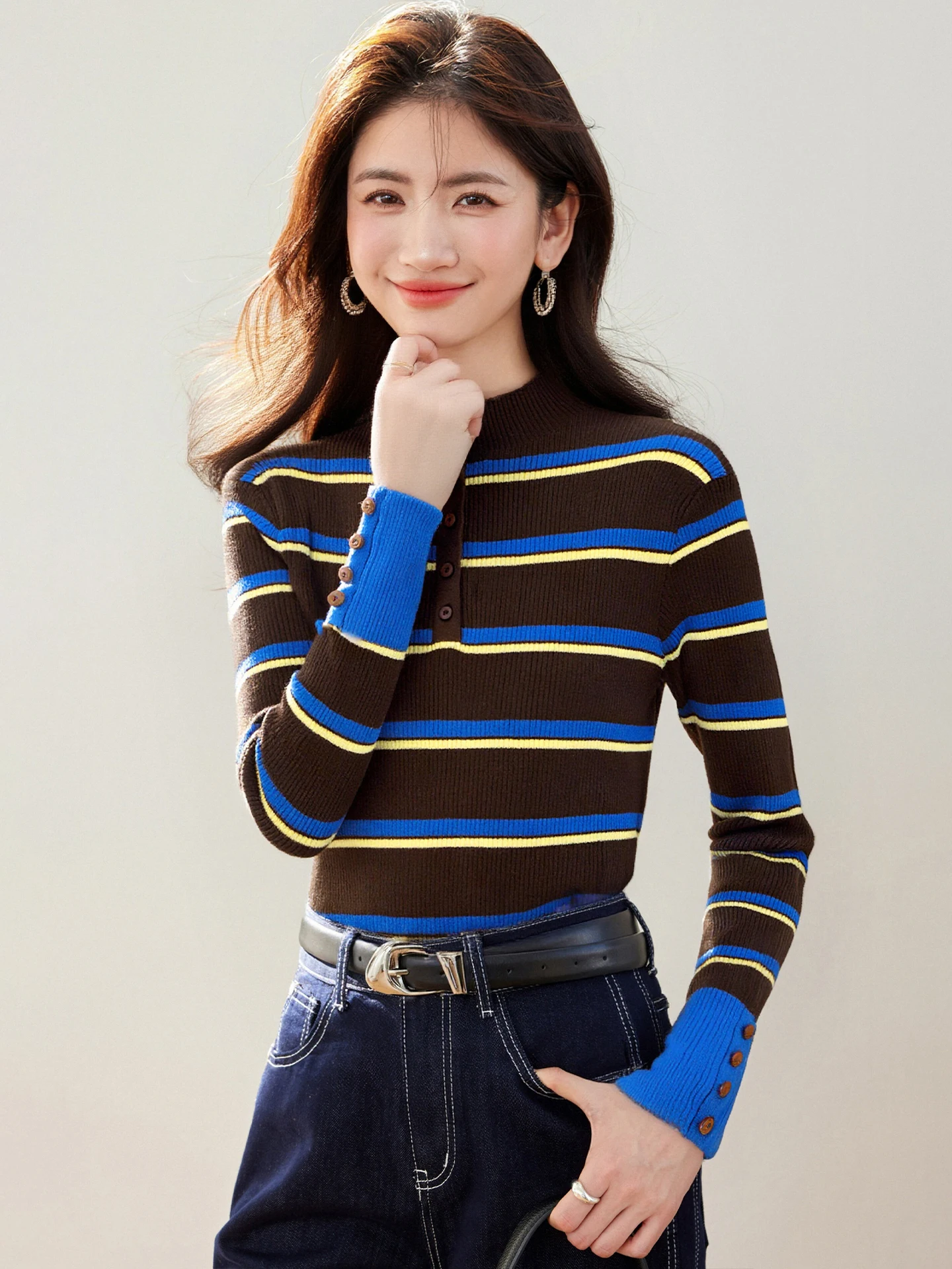 Damski sweter w stylu koreańskim z długim rękawem, golfem, dopasowany, w paski, dzianinowy, elegancki, zapinany na guziki, idealny jako warstwa bazowa na jesień, model 9712