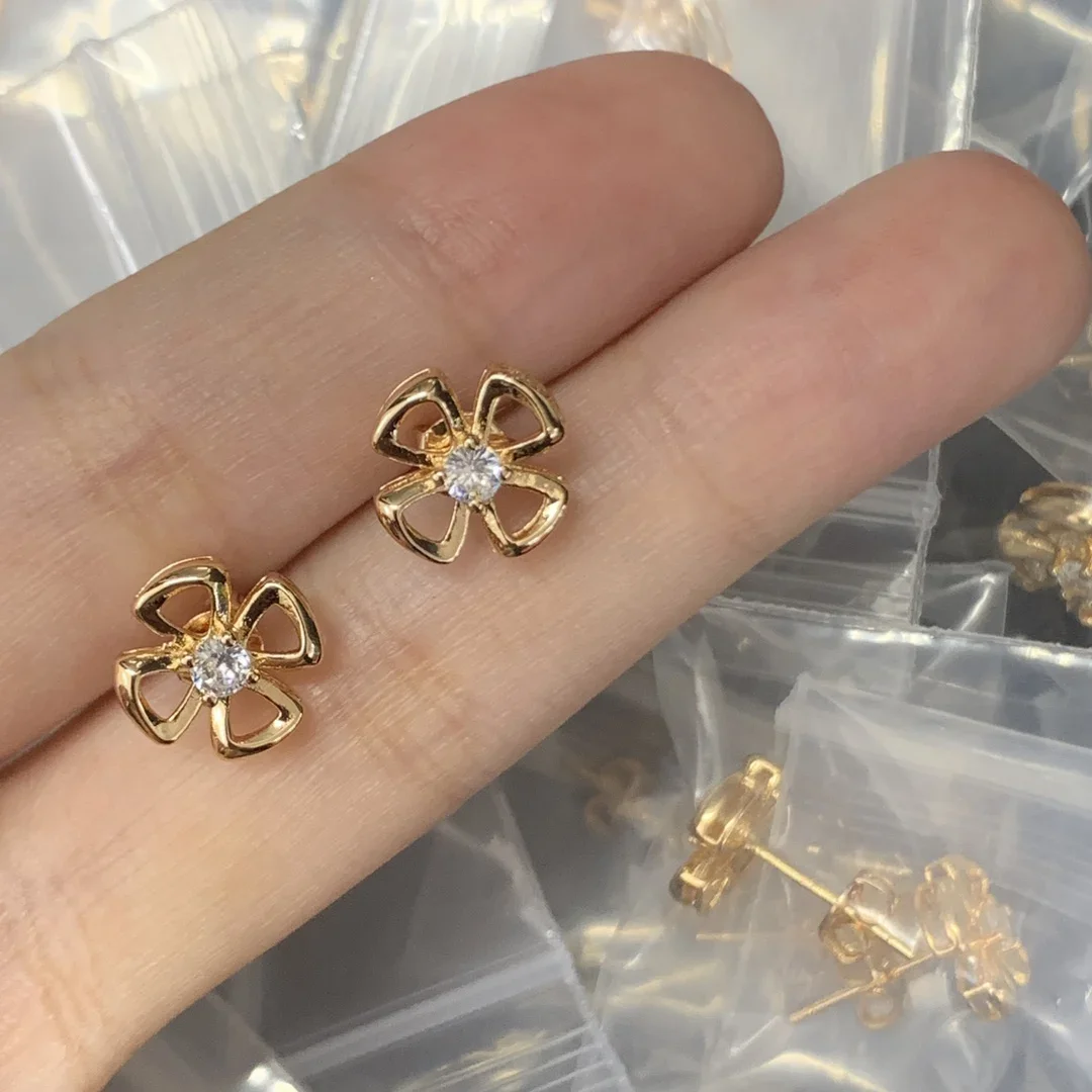 

2024 French Earring Classic Round Edge Ancient Modeling Technology Is Suitable for Catering Party Image Photo Occasions