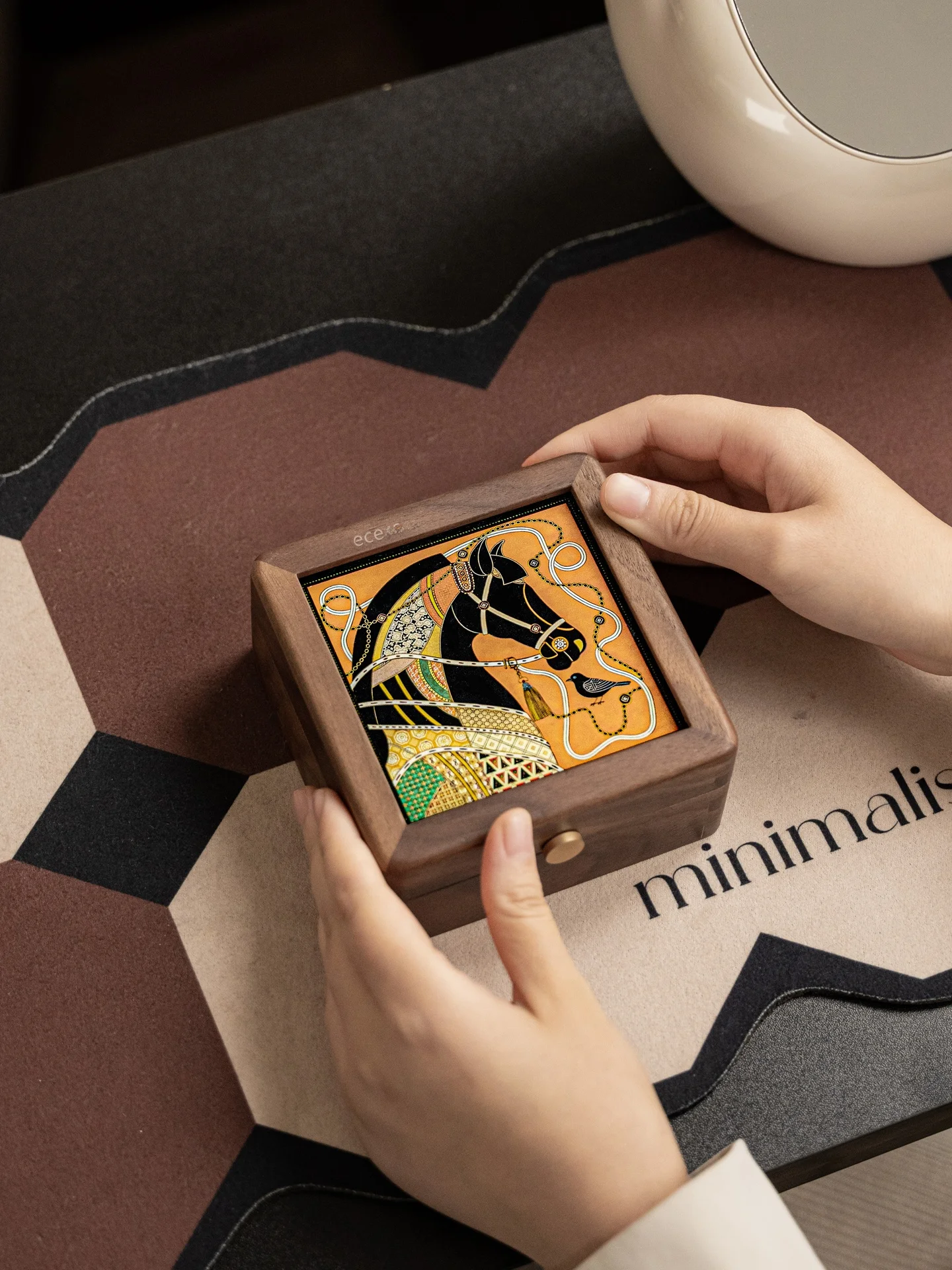 

Элегантная деревянная шкатулка для украшений, маленькая коробочка для хранения браслетов с кристаллическими бусинами, подарочная коробка премиум-класса ко Дню Богинь, ручная работа