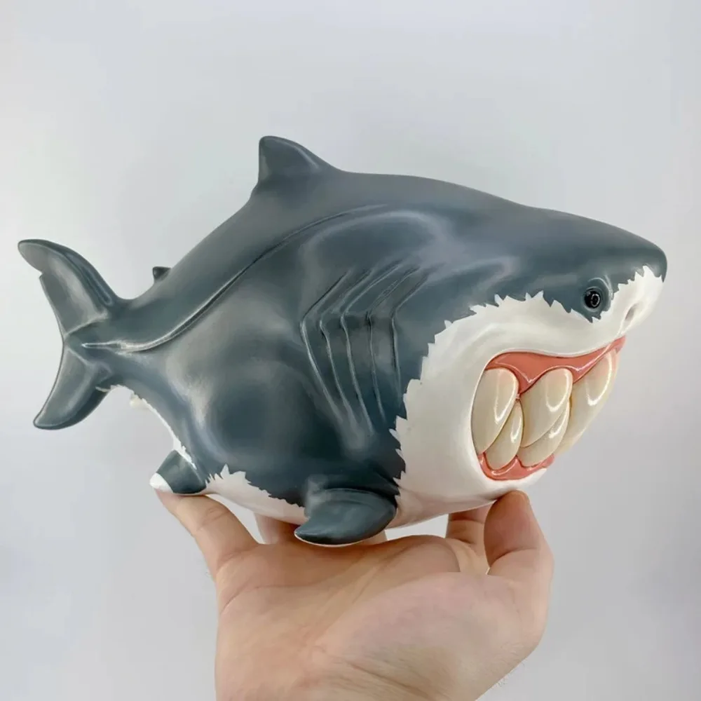

Q-version Shark Bee Ornament Resin Whale Shark Shark Resin Ornament Spoof Savage Animal Statue Ornament