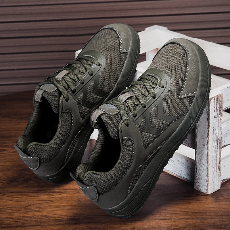 Comfortable casual skate shoes with wide toe boxes that fit wide feet. Seamless linings prevent rubbing and blisters. Flexible n