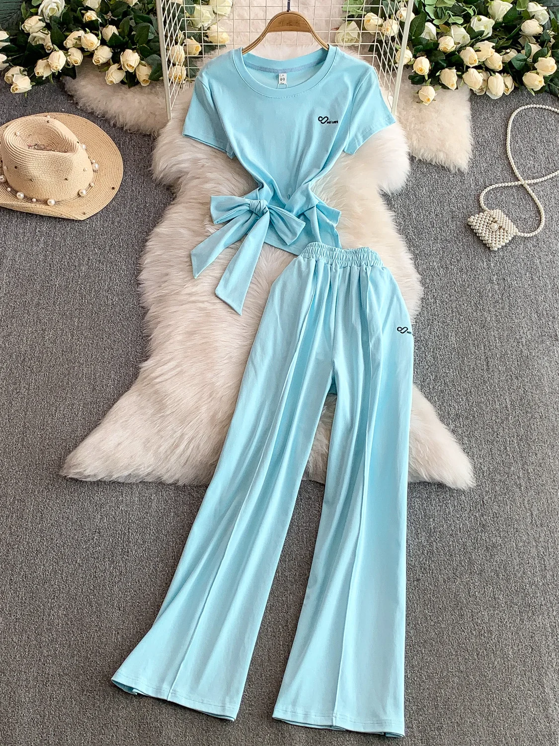 

Корейская трикотажная футболка и брюки с высокой талией и поясом, утягивающие широкие брюки с нерегулярной вышивкой