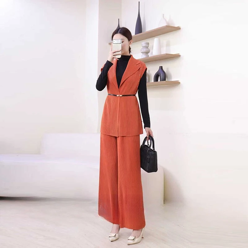 

Miyake Pleated 2025 Autumn and Winter New Suit Vest Set Pleated Solid Color Belt Fashionable Commuting Two-piece Set for Women