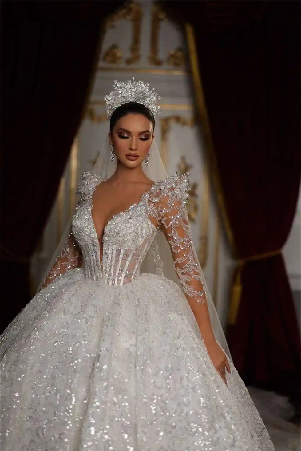 Robes de mariée à col en V profond, robe de Rh, dentelle de cristal pailletée, patients de train de balayage, quelle que soit la grande taille, couleur de taille personnalisée, nouveau