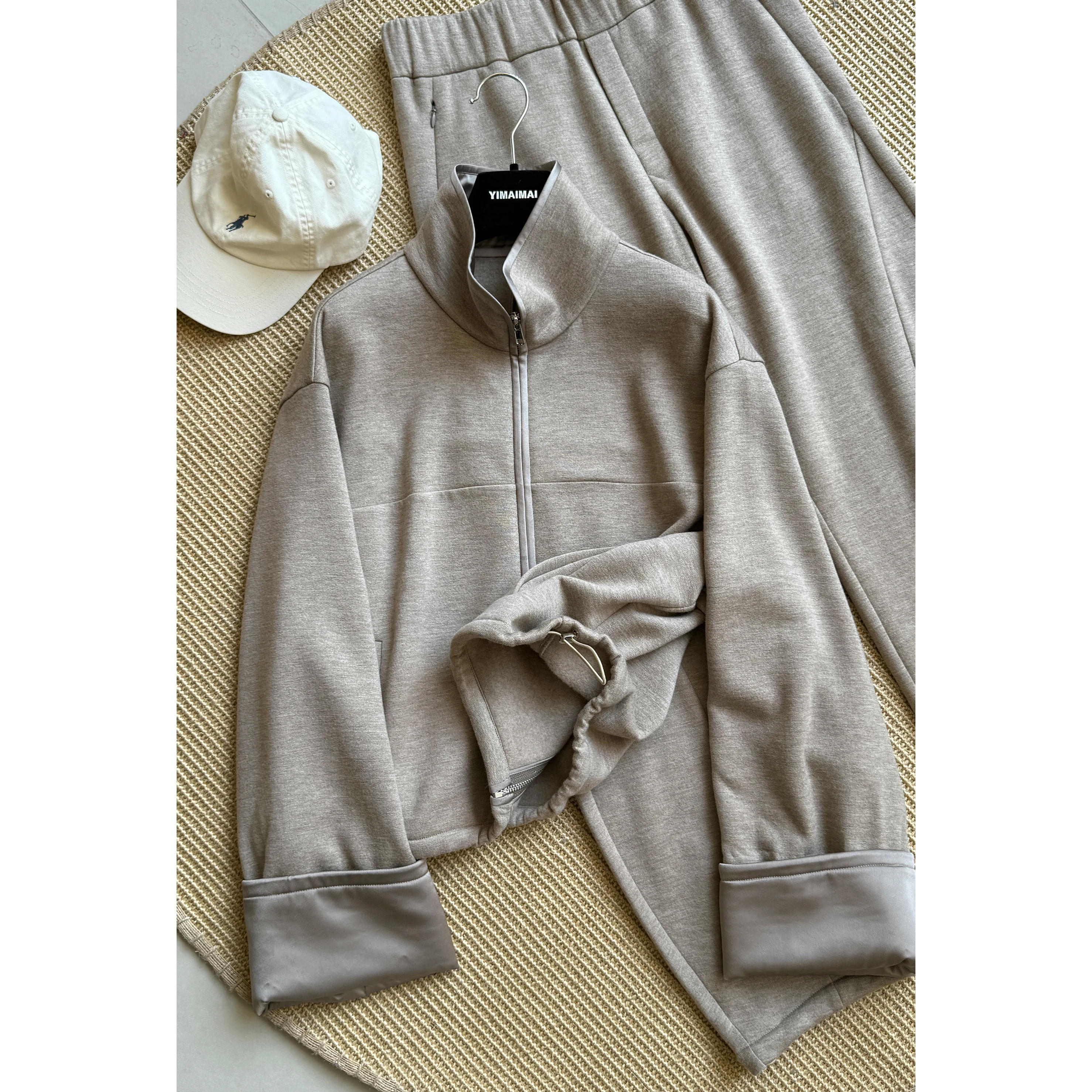 

Красивый вязаный комплект из свитера на молнии с флисовой подкладкой и брюк для женщин, зимняя модная повседневная одежда, комплект из двух предметов.