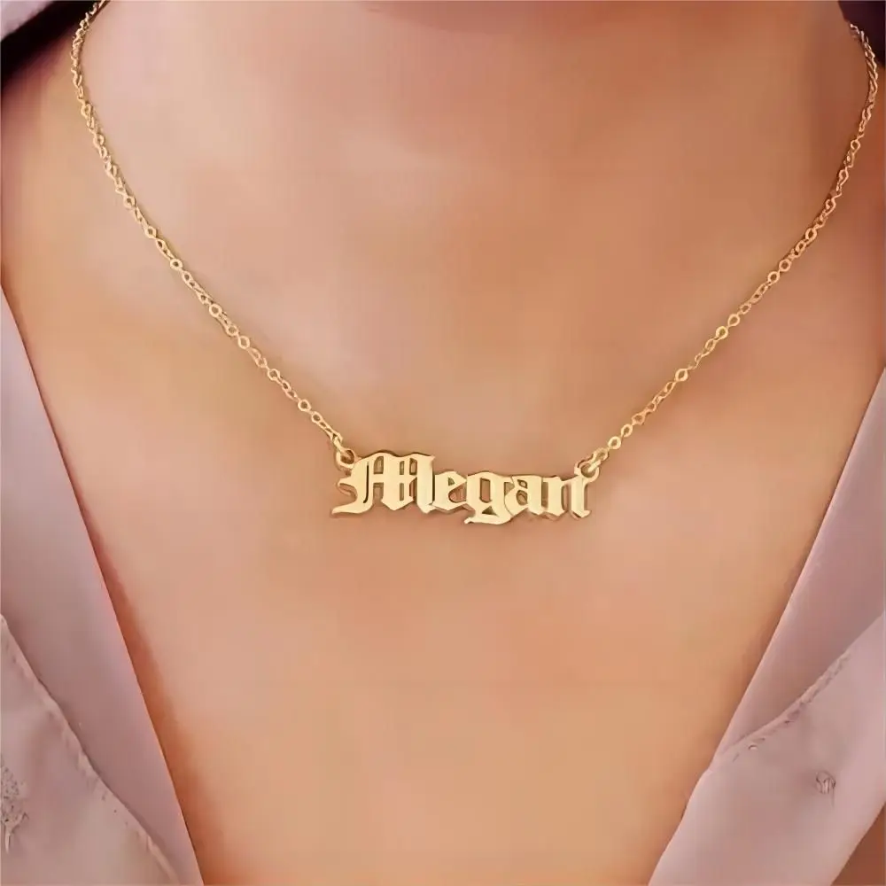 Personalisierte Halskette mit altem englischen Schriftzug, graviertem Namensschild-Anhänger, personalisierbar, mit 14 Karat vergoldetem Edelstahl, Namenskette im Goth-Stil für Frauen, Geschenkschmuck – Detail 5