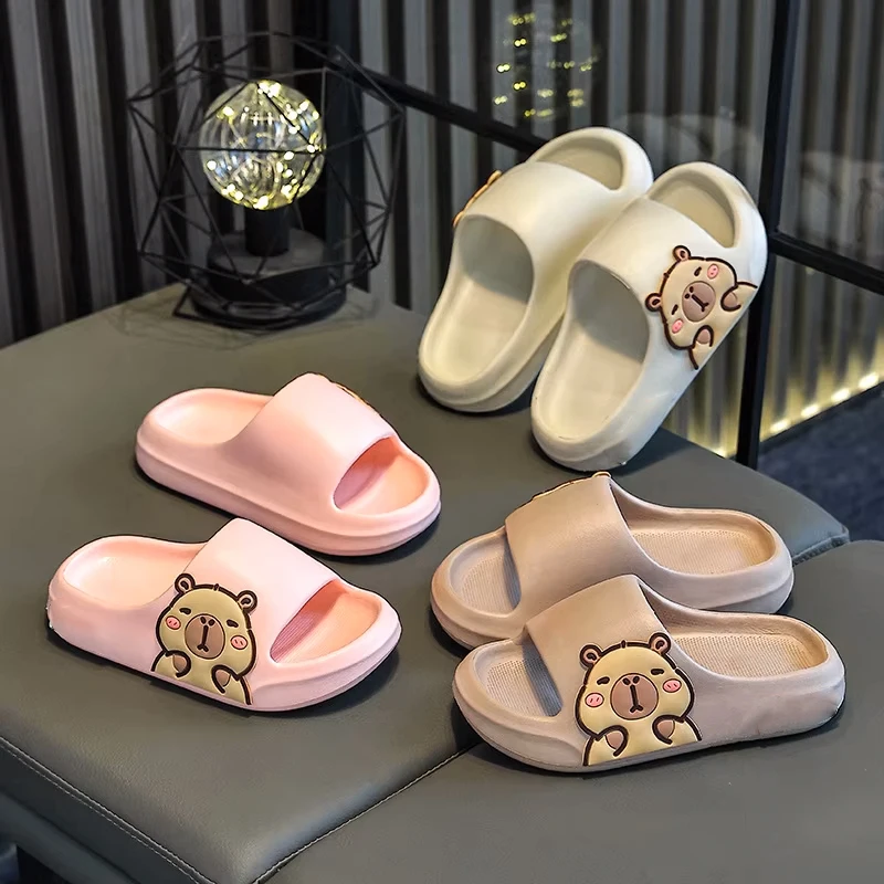 

Новые детские тапочки 2026: милые мультяшные тапочки для девочек из ЭВА, домашние тапочки для мальчиков 2-16 лет, нескользящие, с мягкой подошвой, для ванной, с изображением капибары