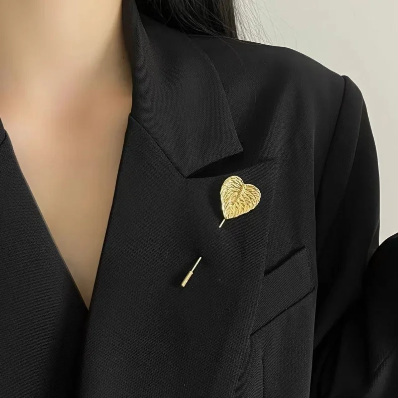 

Retro Style Metal Pin Brooch for Women Worn Texture Heart Suit Lapel Pin High-End Feel Coat Decorative Pin Commute Accessory