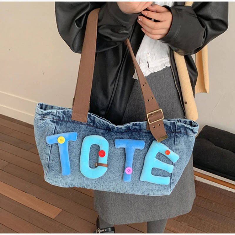 Gewaschene Denim Vintage Schultertasche, Große Kapazität Y2k Mädchen Flauschige Buchstaben Farbige Knöpfe Tragetasche, Hobo Pendler Canvas Handtasche – Detail 11