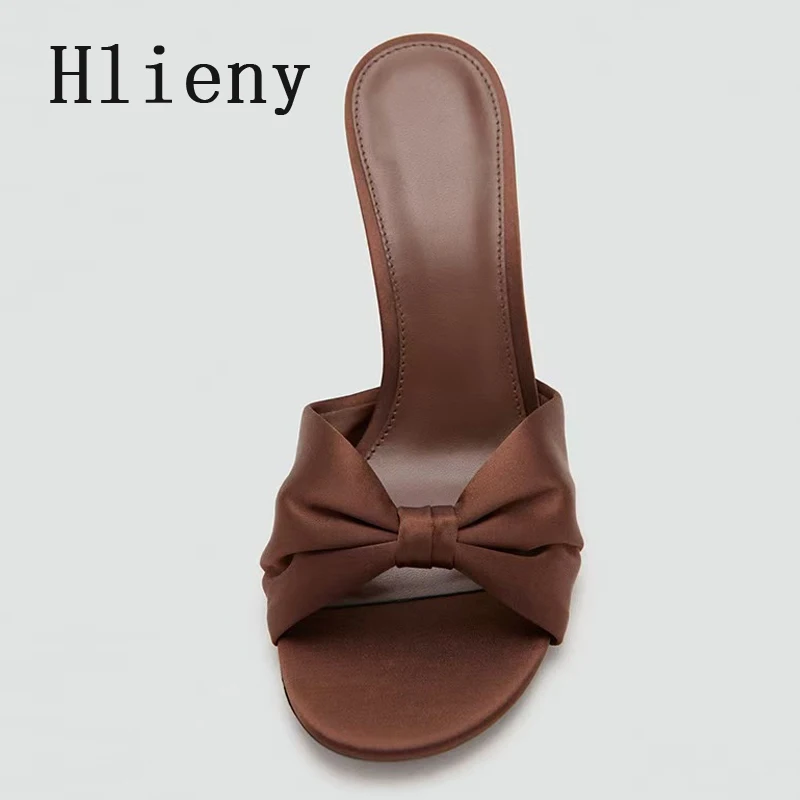 

Новые модные плиссированные шелковые туфли-мюли Hlieny для женщин на тонком высоком каблуке, летние элегантные туфли с открытым носком для вечеринок, шлепанцы-сандалии
