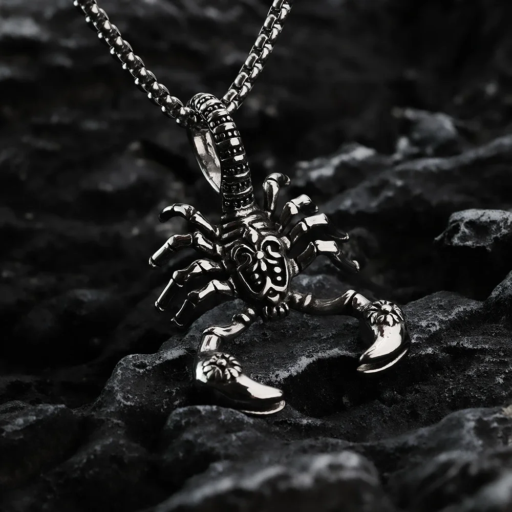 Gothic Retro Style Titanium Steel Poison Scorpion Men\'s Pendant Necklace 3D Animal Insect Headpiece