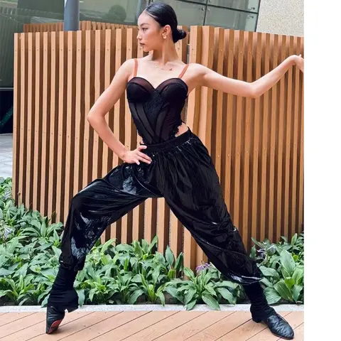 여성용 라틴 댄스 코스튬 슬링 탑, 블랙 레오타드, 광택 라틴 바지, 성인 차차 룸바 댄스 공연 의상, DNV22568