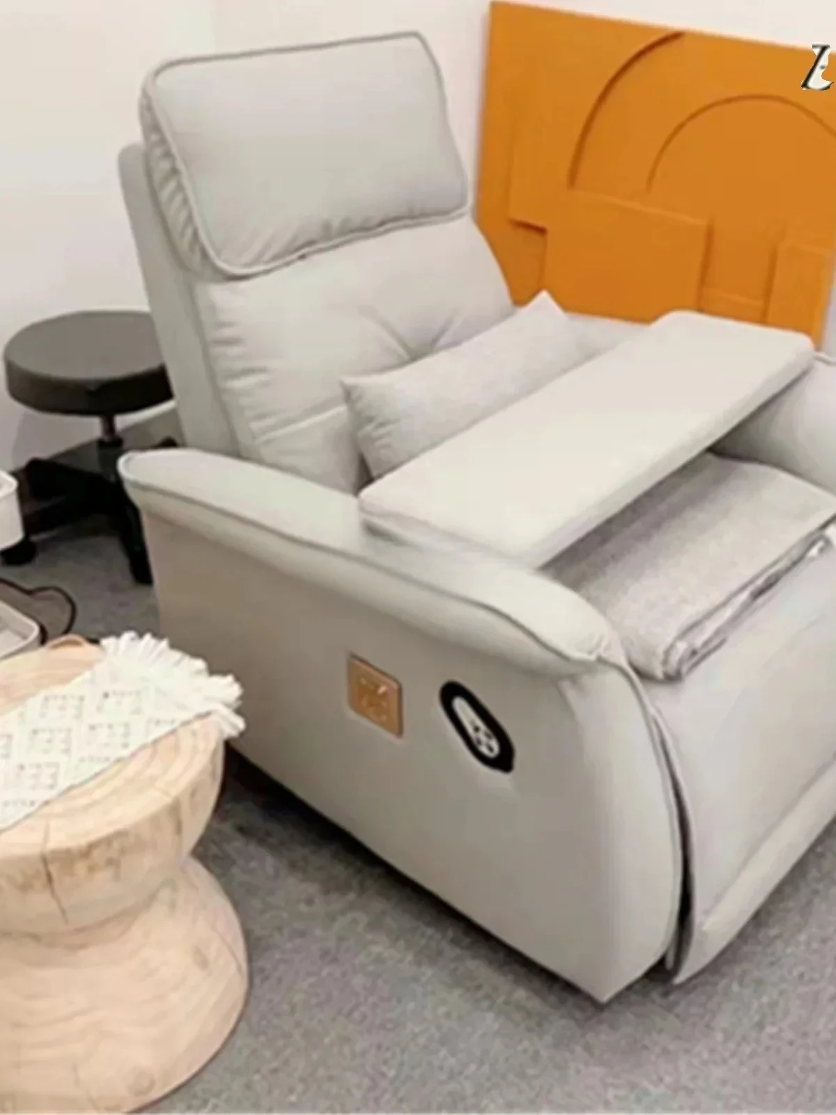 

Electric Nail Beauty Eyelash Beauty Multi-Function Recliner with Feet Can Lie Flat Eyelash Grafting Chair