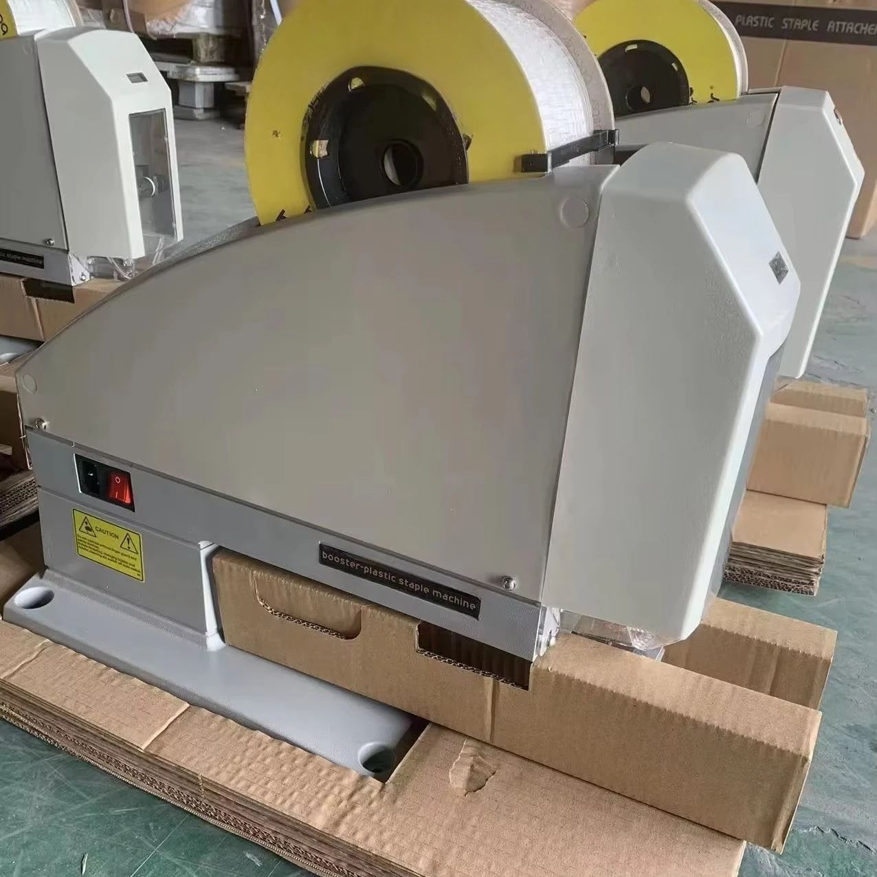 Industrial Eco-Friendly Plastic Staple Pin Attacher Steel Construction Garment Tagging Machine for Continuous Tag Rolls