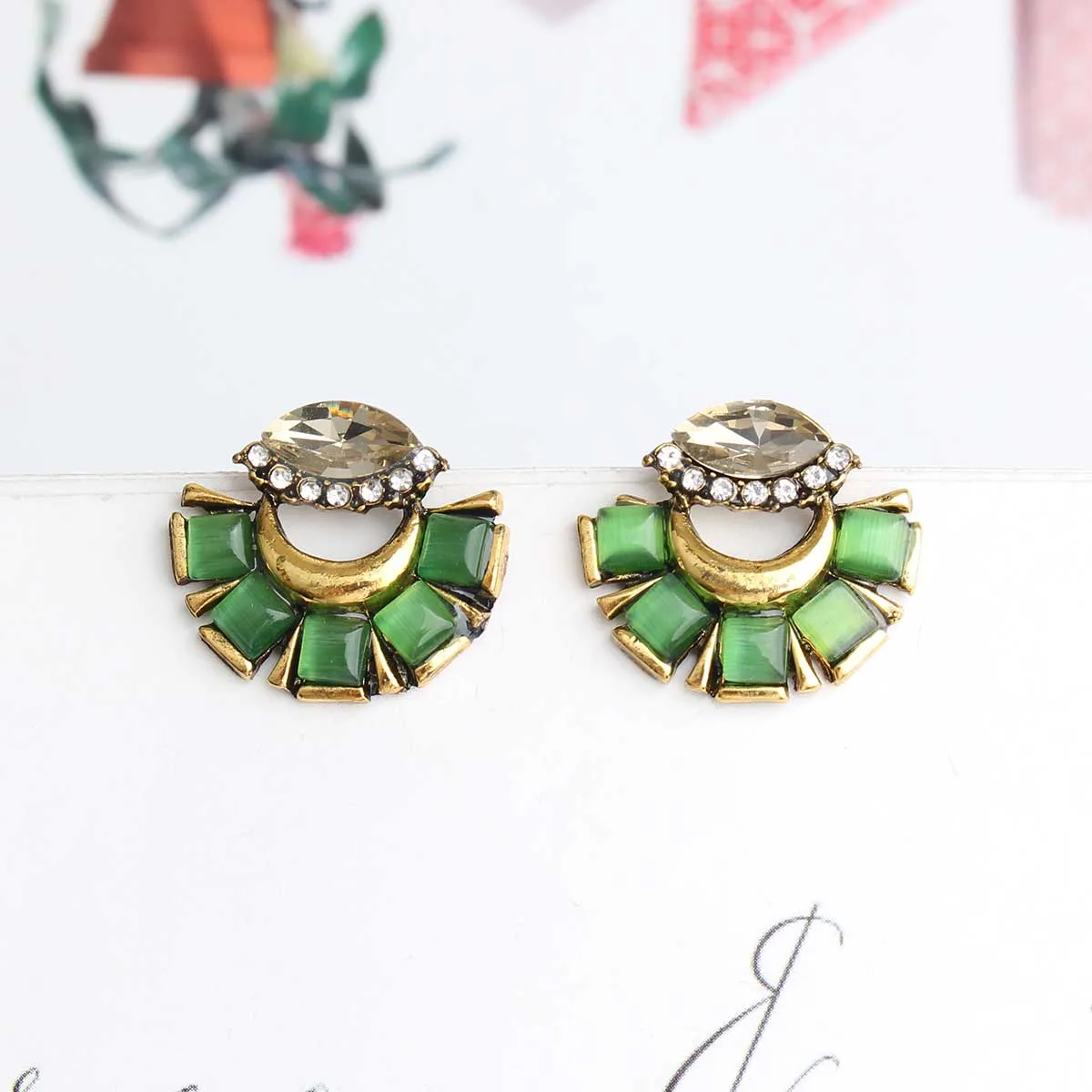 Golden Metal Alloy Moon Stud Earrings Rhinestone Decoration Cat Eye Stone Stud Earrings Women Jewelry 2018 New Arrival