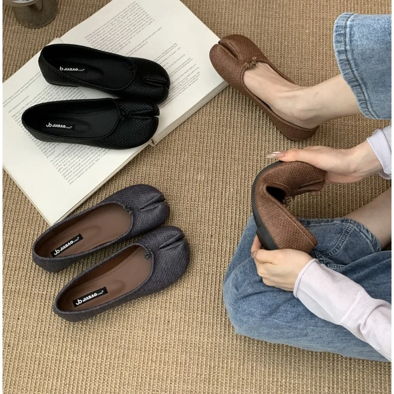 2025 Japanese Style Tabi Ninja Shoes Women Retro Suede Flats Split Hoof Toe Boat Shoes Femme Mary Jeans Mocasines Ballerina Shoe