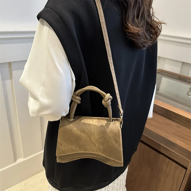 

Personality trend fashion simple temperament 2025 new retro Korean Yangqi leisure shoulder crossbody handbag small square bag